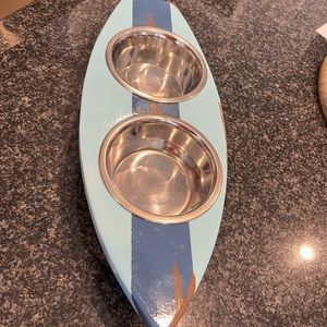 Surfboard dog bowl set, bowls included.  Barely used